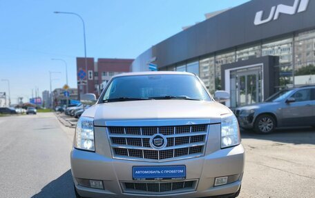 Cadillac Escalade III, 2010 год, 1 800 000 рублей, 2 фотография