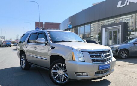 Cadillac Escalade III, 2010 год, 1 800 000 рублей, 3 фотография