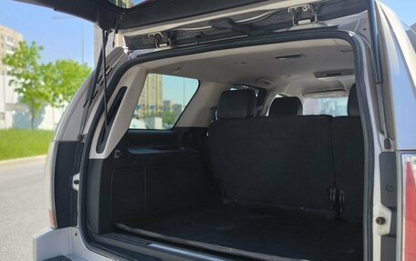 Cadillac Escalade III, 2010 год, 1 800 000 рублей, 10 фотография