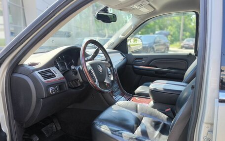 Cadillac Escalade III, 2010 год, 1 800 000 рублей, 17 фотография