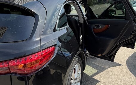 Infiniti QX70, 2016 год, 2 650 000 рублей, 10 фотография