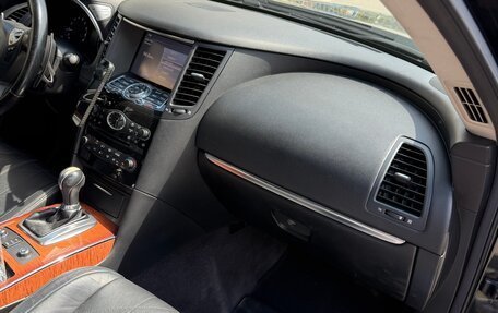 Infiniti QX70, 2016 год, 2 650 000 рублей, 22 фотография
