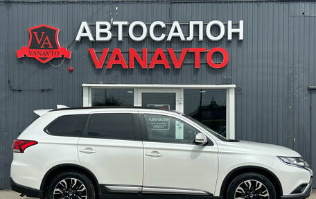 Mitsubishi Outlander III рестайлинг 3, 2021 год, 2 290 000 рублей, 4 фотография