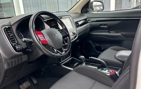 Mitsubishi Outlander III рестайлинг 3, 2021 год, 2 290 000 рублей, 9 фотография