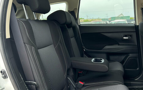 Mitsubishi Outlander III рестайлинг 3, 2021 год, 2 290 000 рублей, 12 фотография