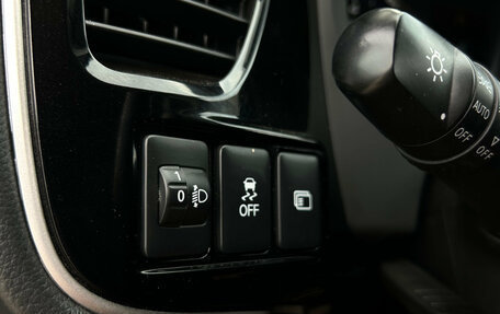Mitsubishi Outlander III рестайлинг 3, 2021 год, 2 290 000 рублей, 26 фотография