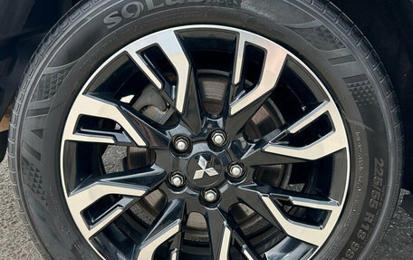 Mitsubishi Outlander III рестайлинг 3, 2021 год, 2 290 000 рублей, 28 фотография