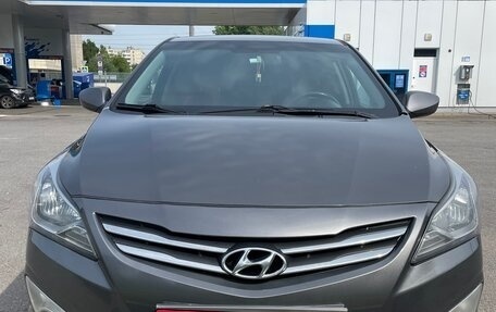 Hyundai Solaris II рестайлинг, 2015 год, 800 000 рублей, 1 фотография