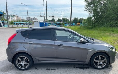 Hyundai Solaris II рестайлинг, 2015 год, 800 000 рублей, 3 фотография