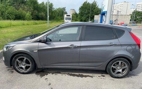 Hyundai Solaris II рестайлинг, 2015 год, 800 000 рублей, 2 фотография