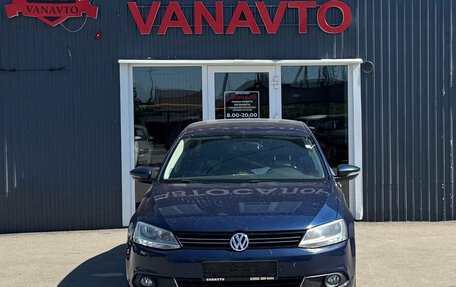 Volkswagen Jetta VI, 2013 год, 1 050 000 рублей, 2 фотография
