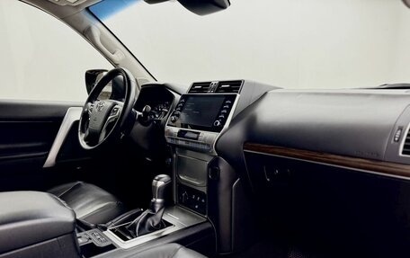 Toyota Land Cruiser Prado 150 рестайлинг 2, 2022 год, 7 680 000 рублей, 12 фотография