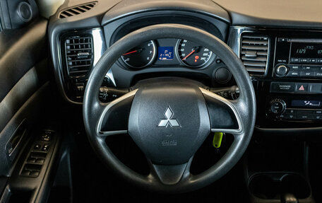Mitsubishi Outlander III рестайлинг 3, 2014 год, 1 499 000 рублей, 6 фотография