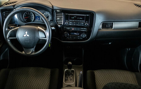 Mitsubishi Outlander III рестайлинг 3, 2014 год, 1 499 000 рублей, 5 фотография