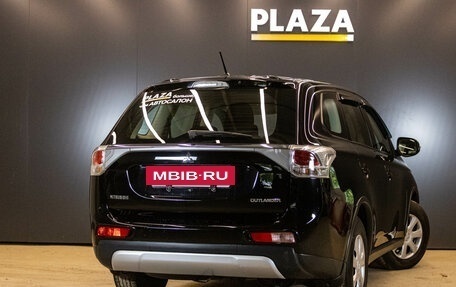 Mitsubishi Outlander III рестайлинг 3, 2014 год, 1 499 000 рублей, 3 фотография