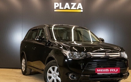 Mitsubishi Outlander III рестайлинг 3, 2014 год, 1 499 000 рублей, 2 фотография