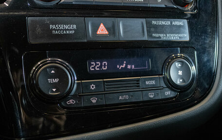 Mitsubishi Outlander III рестайлинг 3, 2014 год, 1 499 000 рублей, 13 фотография