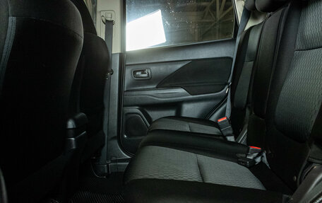 Mitsubishi Outlander III рестайлинг 3, 2014 год, 1 499 000 рублей, 18 фотография