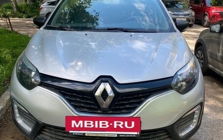 Renault Kaptur I рестайлинг, 2019 год, 1 000 000 рублей, 3 фотография