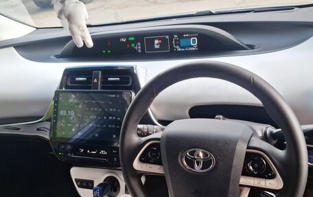 Toyota Prius IV XW50, 2017 год, 1 825 000 рублей, 5 фотография