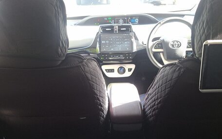 Toyota Prius IV XW50, 2017 год, 1 825 000 рублей, 12 фотография