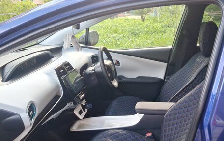 Toyota Prius IV XW50, 2017 год, 1 825 000 рублей, 18 фотография