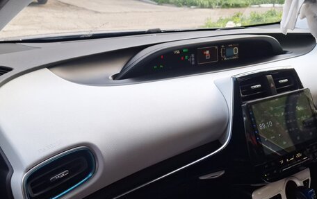 Toyota Prius IV XW50, 2017 год, 1 825 000 рублей, 19 фотография