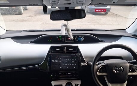 Toyota Prius IV XW50, 2017 год, 1 825 000 рублей, 20 фотография