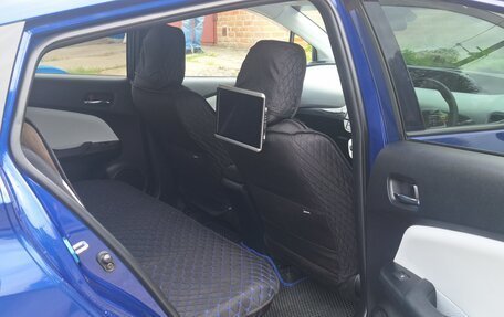 Toyota Prius IV XW50, 2017 год, 1 825 000 рублей, 35 фотография
