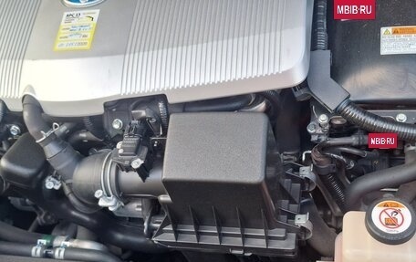 Toyota Prius IV XW50, 2017 год, 1 825 000 рублей, 26 фотография