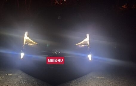 Toyota Prius IV XW50, 2017 год, 1 825 000 рублей, 30 фотография