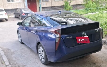 Toyota Prius IV XW50, 2017 год, 1 825 000 рублей, 28 фотография