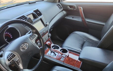 Toyota Highlander III, 2013 год, 2 150 000 рублей, 5 фотография