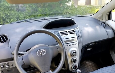 Toyota Yaris III рестайлинг, 2008 год, 499 000 рублей, 2 фотография