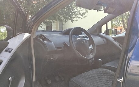 Toyota Yaris III рестайлинг, 2008 год, 499 000 рублей, 3 фотография