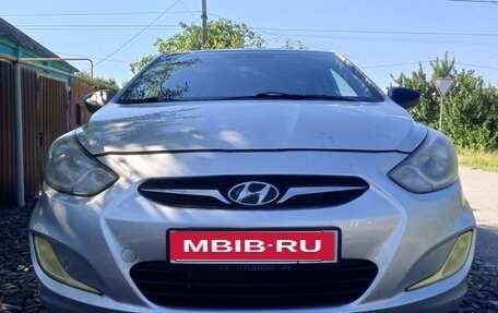 Hyundai Solaris II рестайлинг, 2012 год, 700 000 рублей, 1 фотография