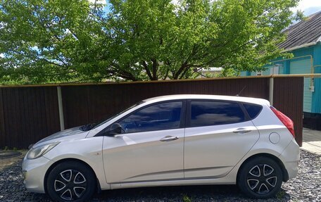 Hyundai Solaris II рестайлинг, 2012 год, 700 000 рублей, 7 фотография