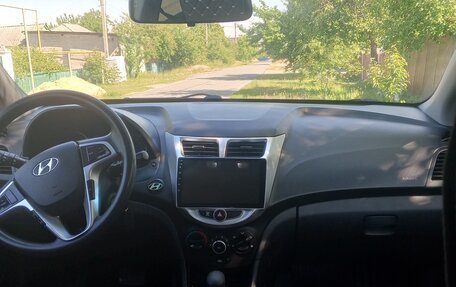 Hyundai Solaris II рестайлинг, 2012 год, 700 000 рублей, 5 фотография