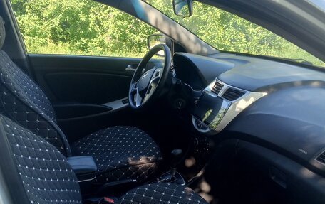 Hyundai Solaris II рестайлинг, 2012 год, 700 000 рублей, 3 фотография