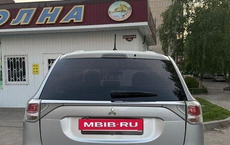 Mitsubishi Outlander III рестайлинг 3, 2012 год, 1 200 000 рублей, 7 фотография