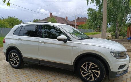 Volkswagen Tiguan II, 2019 год, 2 535 000 рублей, 2 фотография