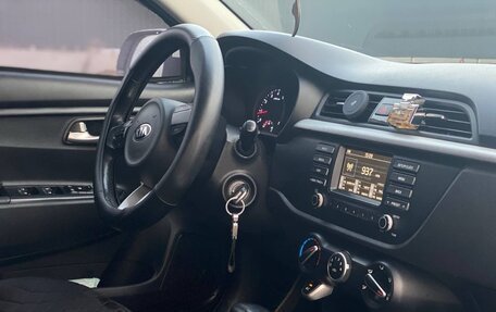 KIA Rio IV, 2018 год, 1 270 000 рублей, 6 фотография