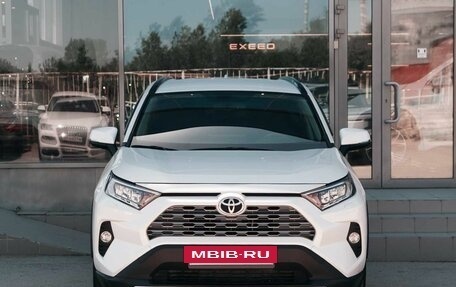 Toyota RAV4, 2020 год, 3 350 000 рублей, 2 фотография