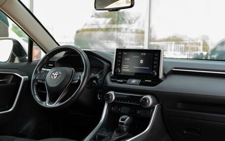 Toyota RAV4, 2020 год, 3 350 000 рублей, 10 фотография