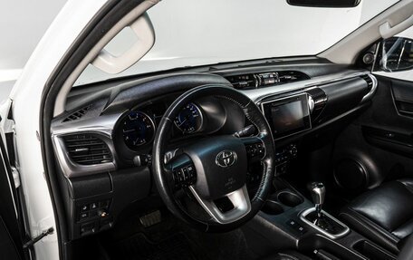 Toyota Hilux VIII, 2020 год, 4 550 000 рублей, 10 фотография