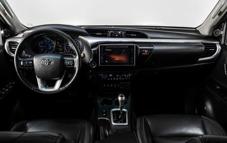 Toyota Hilux VIII, 2020 год, 4 550 000 рублей, 18 фотография