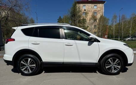 Toyota RAV4, 2016 год, 2 530 000 рублей, 2 фотография