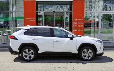 Toyota RAV4, 2020 год, 3 100 000 рублей, 4 фотография