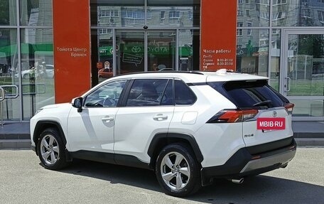 Toyota RAV4, 2020 год, 3 100 000 рублей, 7 фотография