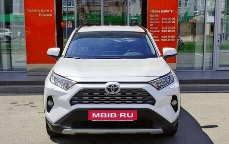 Toyota RAV4, 2020 год, 3 100 000 рублей, 2 фотография